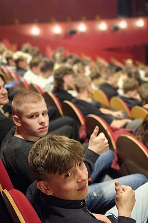 Teatr z tradycją, przyszłością i... ORLENEM-2695