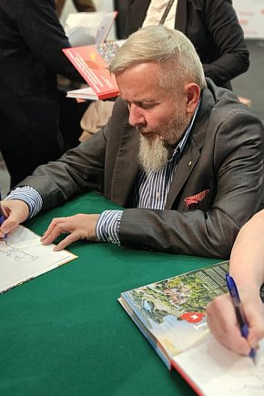 Książka o historii tenisa na wózkach w Płocku-2712