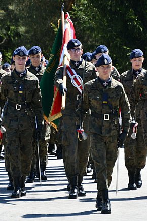 Szkoła kultywuje pamięć płockich strzelców konnych-2716