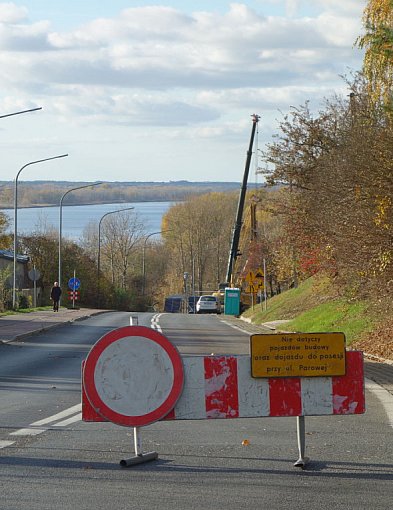 Trwa umacnianie skarpy w Płocku. Do kiedy utrudnienia?-394613