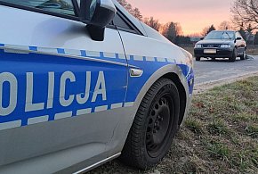 Policjanci staranowali uciekającego pijanego kierowcę-397145