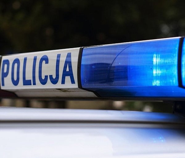 Dramatyczna akcja ratunkowa. Mężczyzna leżał bez życia w rowie-397647