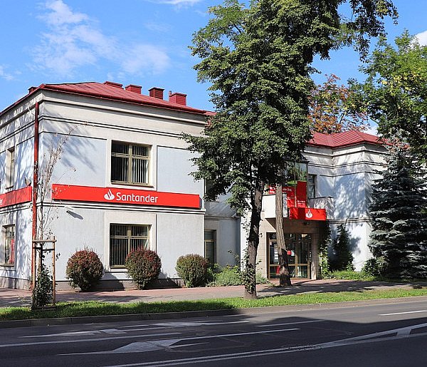 Znany bank wycofa się z Polski? Obsługuje kilka milionów klientów-397669