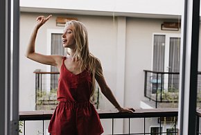 Na balkonie nie wszystko wolno. Te błędy mogą sporo kosztować-397982