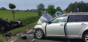 Czołowe zderzenie dwóch aut, 4 osoby poszkodowane!