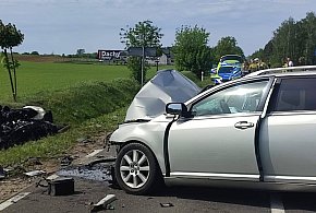Czołowe zderzenie dwóch aut, cztery osoby poszkodowane!-398033