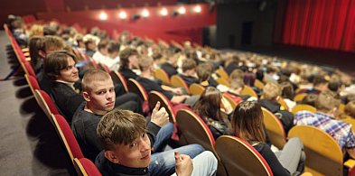 Teatr z tradycją, ORLENEM i młodzieżą [FILM, ZDJĘCIA]-398198