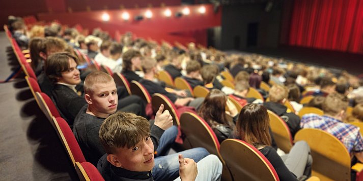Teatr z tradycją, ORLENEM i młodzieżą [FILM, ZDJĘCIA]