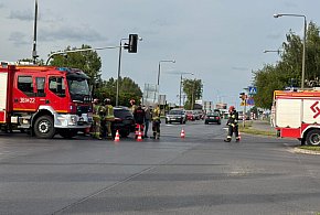 Zderzenie na ruchliwym skrzyżowaniu w Płocku. Dwie osoby w szpitalu-398232