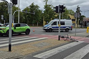 Potrącenie rowerzystki w Płocku. Przejazd całkowicie zablokowany!-398271