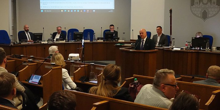 Gorąca debata o Centrum Integracji Cudzoziemców na nadzwyczajnej sesji RMP [FILMY]