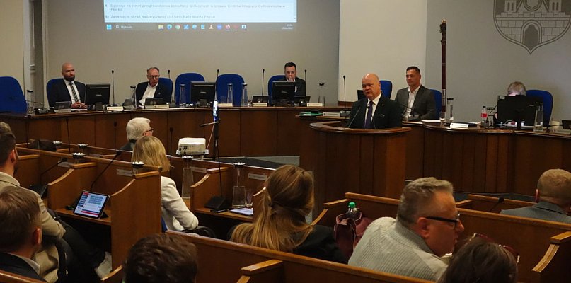 Gorąca debata o Centrum Integracji Cudzoziemców na nadzwyczajnej sesji RMP - 398287