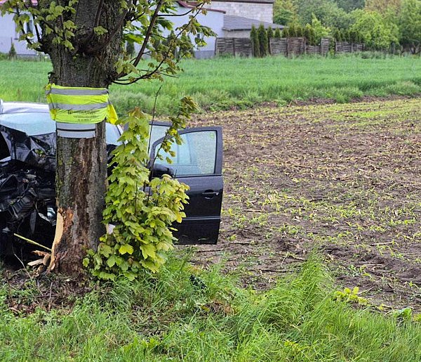 Tragiczny wypadek pod Płockiem. Nie żyje kobieta [ZDJĘCIA]-398288