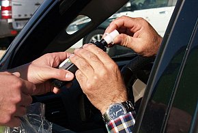 Kryminalni w drodze na służbę zatrzymali pijanego kierowcę. Próbował uciec-398336