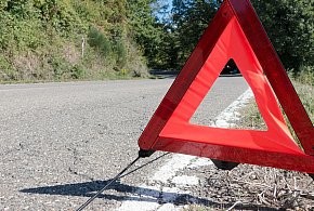 Jak korzystać z trójkąta ostrzegawczego? Policja wyjaśnia-398385