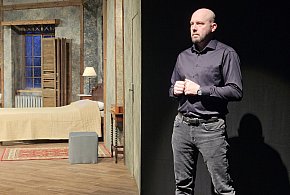 Teatr dostępny dla osób niesłyszących, czyli "Gdzie jest garnitur?"-398741