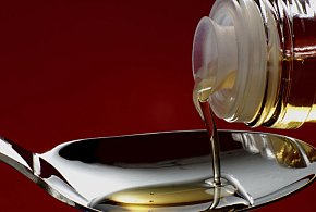 Popularny syrop na kaszel wycofany. Lepiej nie ryzykuj i sprawdź etykietę-398763