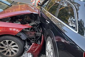 DK 62 zablokowana. Doszło do zderzenia trzech aut. Jedna osoba w szpitalu-398782