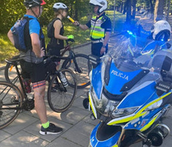 Skontrolowali setki osób na rowerach i jednośladach elektrycznych-398836