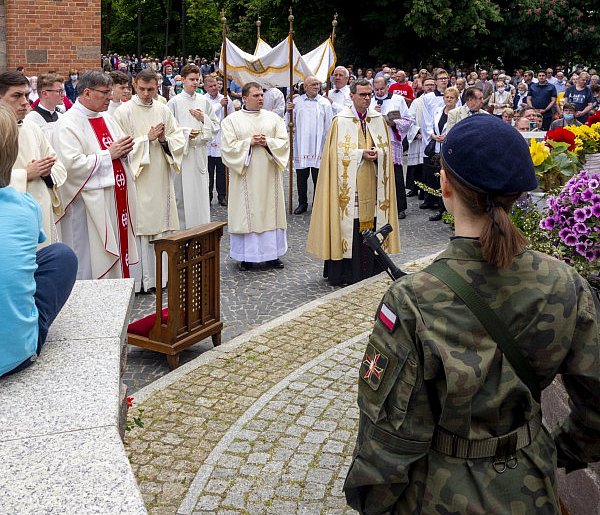 Procesje ruszą ulicami Płocka. Będą utrudnienia w ruchu-398839