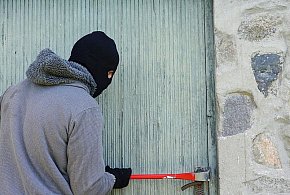 Włamywacze nie odpoczywają. Zabezpiecz dobytek przed wyjazdem-398851