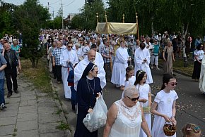 Nie wszyscy o tym wiedzą. Czy udział w procesji Bożego Ciała to obowiązek?-398857