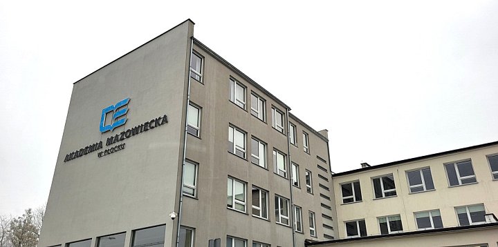 Akademia Mazowiecka z pozytywnymi ocenami-398886