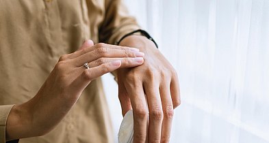Znamiona, przebarwienia, suchość – co mówi o nas skóra po 40-tce?-398929