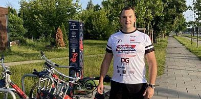 Policjant na rowerze miejskim chce pobić rekord Polski. Wyruszy z Płocka-398972