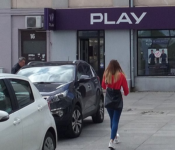 Play na celowniku UOKiK. Chodzi o pieniądze ściągane z kont klientów-398969