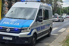 Auto uderzyło w wózek z rocznym dzieckiem. 79-latek wymusił pierwszeństwo-399018