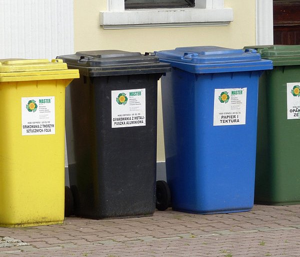 Koniec z darmowymi workami na śmieci. Tak zmieniają się zasady w gminach-399300