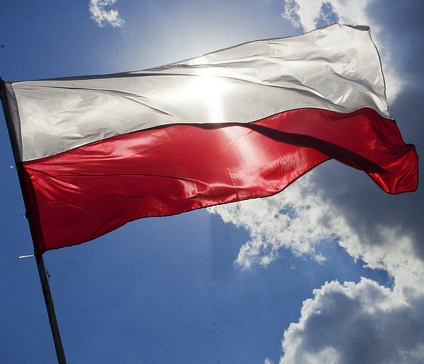 Flaga i hymn na nowo? Rząd chce korekty przepisów dot. symboli narodowych-399328