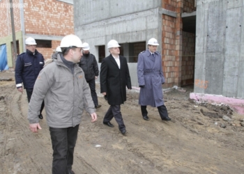 Wizytacja na budowie nowej komendy
