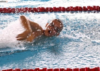 Młodzi pływacy na Jagiellonce