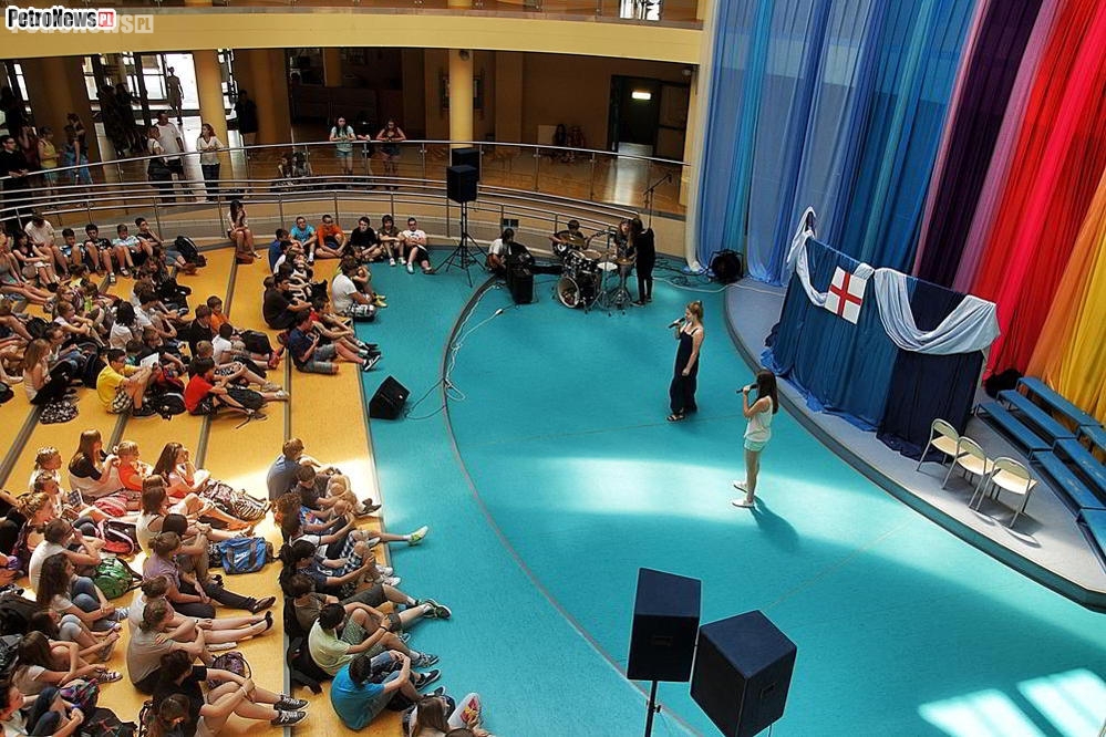 Narkotyki, hardrock i moda. Jeden dzień w szkole