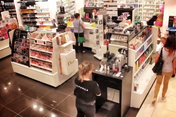 Pierze i maskarada w płockiej perfumerii