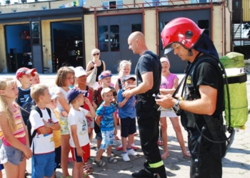 Jak daleko leci woda z węża strażackiego?