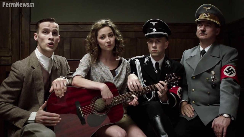 Ambassada – Czas gra rolę