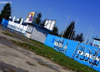 Zamiast szkół wyremontują kasy stadionowe