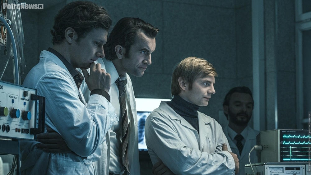 Polak Polakowi nawet klęski zazdrości – „Bogowie” w kinach