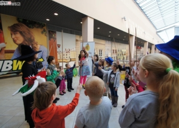 Żonglowali i kręcili talerzami w galerii [ZDJĘCIA]