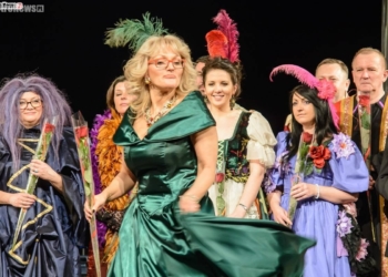 Plocmeralda już po ślubie. Szopka noworoczna przy pełnej sali [ZDJĘCIA]