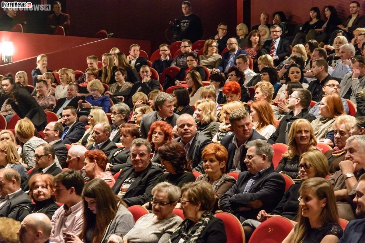 Plocmeralda już po ślubie. Szopka noworoczna przy pełnej sali [ZDJĘCIA]