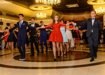 VII LO w Płocku po studniówce. Jak bawili się maturzyści?