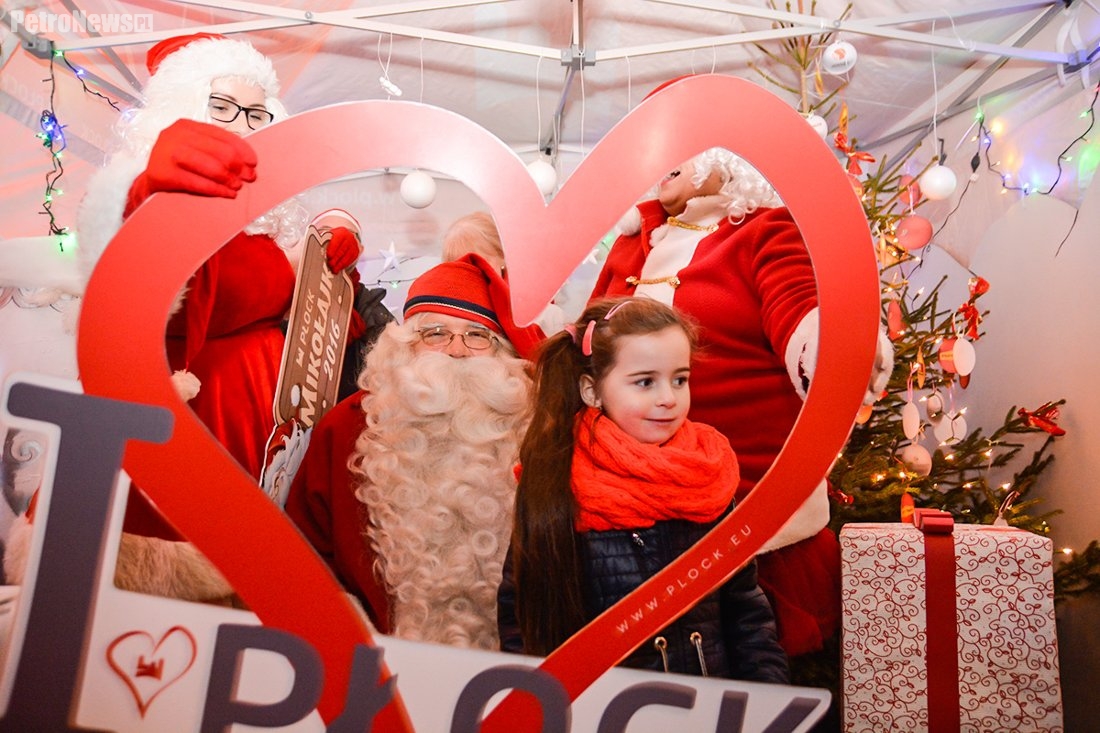 Mikołajki przed ratuszem. Święta mogą już nadchodzić