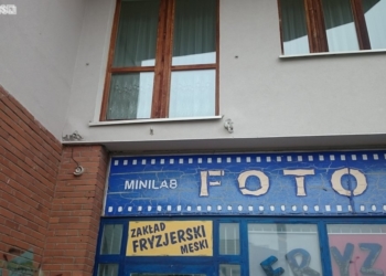 Wypadek przy Wyszogrodzkiej. Dwie osoby wypadły z wieżowca