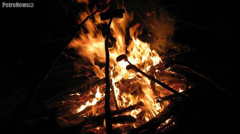 Kiełbasa z ogniska i dyskusja w Wieży Ciśnień