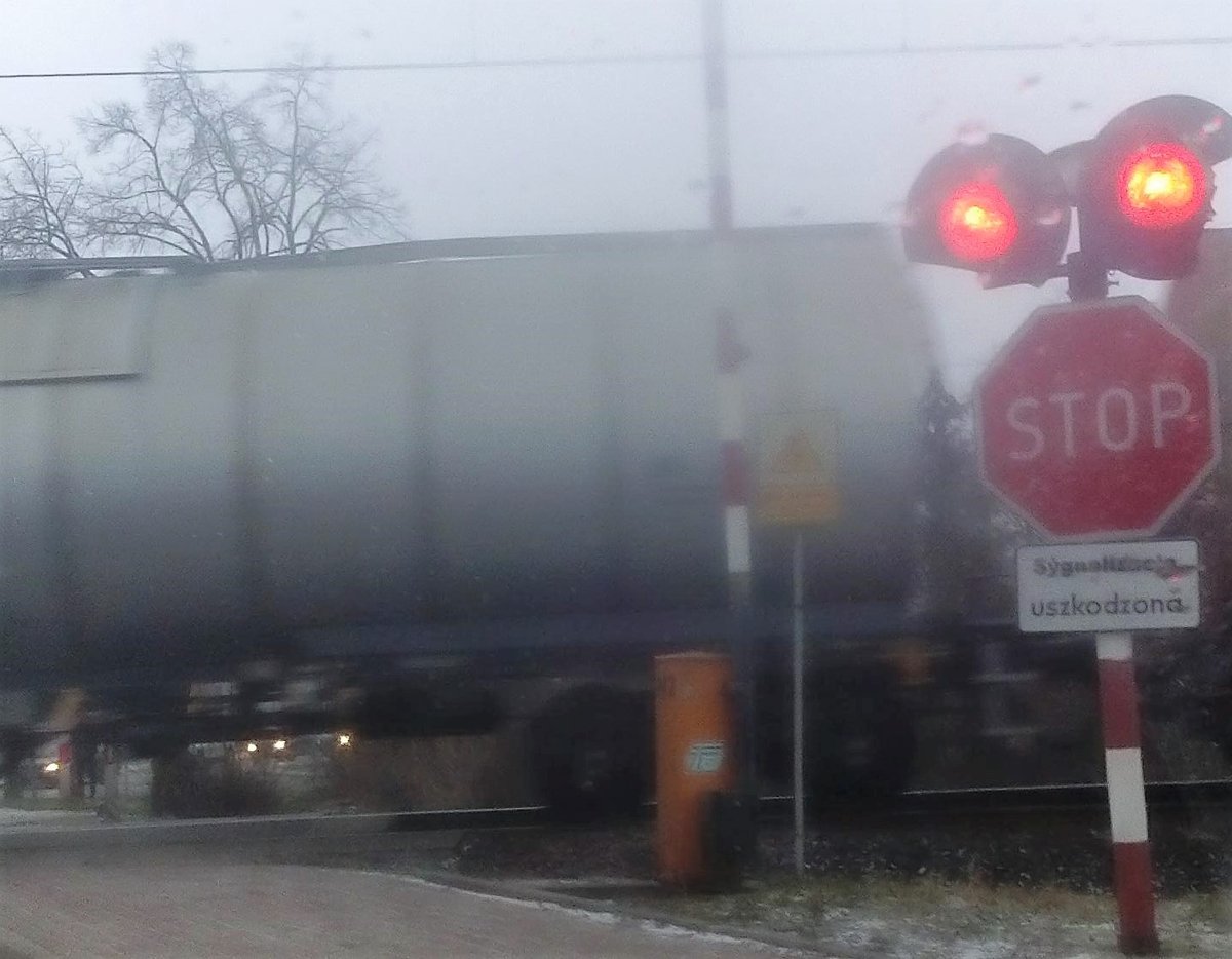 Ostrożnie na Słonecznej – znów uszkodzone rogatki!