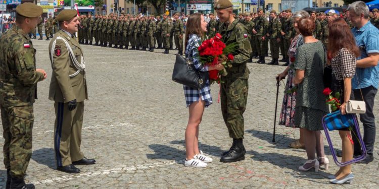 Przysięga wojskowa i… zaręczyny podczas uroczystości w Płocku